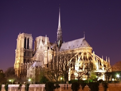 Notre_Dame_de_Paris_by_night_time
